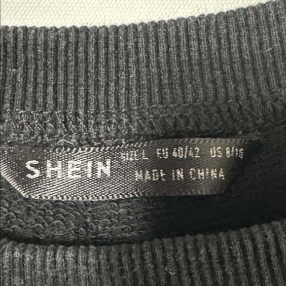 Like new SHEIN black Los Angeles California sweatshirt. Size L - Picture 4 of 5